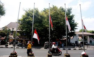 Peringati G30S, Baru Sebagian Instansi Mengibarkan Bendera Setengah Tiang