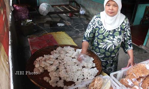 Geblek Bu Parmo Dicari Pengunjung Luar Kota