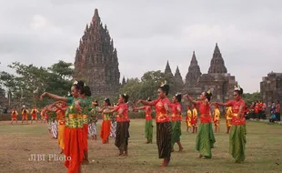 FOTO SUMPAH PEMUDA : Tarian Kolosal Peringatan Hari Sumpah Pemuda