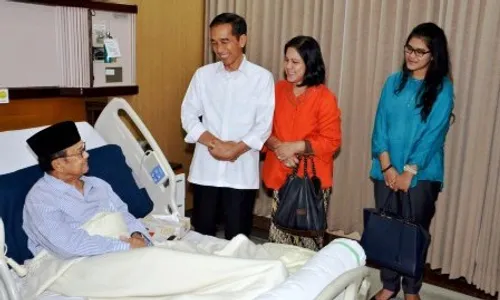 FOTO AGENDA PRESIDEN JOKOWI : Kunjungi Habibie, Jokowi Ajak Kahiyang Ayu