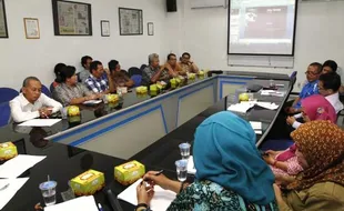 FOTO DISKUSI SOLOPOS : Solo Kota Ekonomi Kreatif Didiskusikan