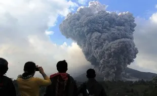 Gunung Sinabung Meletus Lagi, Luncurkan 19 Kali Awan Panas