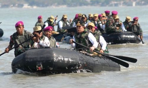 FOTO HARI TNI 2014 : Begini Jika Gubernur Operasi Pendaratan