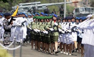 FOTO HUT KE-69 TNI : Begini Pesona Wanita TNI saat Hari TNI...