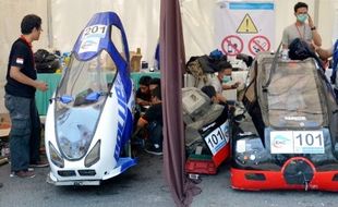 FOTO INDONESIA ENERGY MARATHON CHALLENGE 2014  : Peserta Lomba Mobil Hemat Energi Siap Bersaing