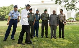 FOTO JOKOWI PRESIDEN : Presiden Jokowi Gelar Konferensi Pers Pertama