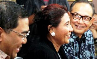 TWITTER MENTERI : Susi Pudjiastuti Pamer Ikan Raksasa Tangkapan Nelayan