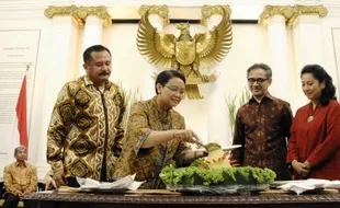 FOTO KABINET JOKOWI-JK : Wah Ada Nasi Tumpeng di Pisah Sambut Menlu