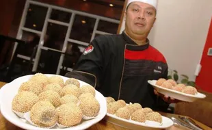 FOTO KULINER SOLO : The Sunan Hotel Tawarkan Onde-Onde Ubi Ungu