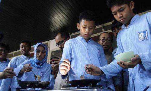 FOTO LAZUARDI KAMILA GLOBAL ISLAMIC SCHOOL : Ada Food Bazaar di Lazuardi Kamila