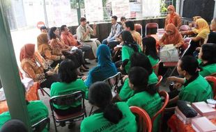 FOTO LOMBA INOVASI MANAJEMEN KOTA : Tim Kemendagri Datangi Makam Bergolo