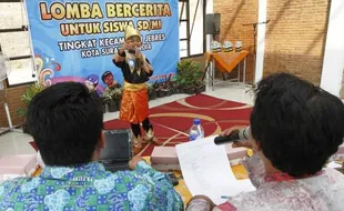 FOTO LOMBA MENDONGENG : 12 Wakil Kelurahan Se-Jebres Adu Bercerita