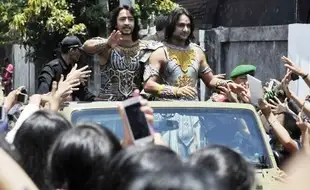 BERITA TERPOPULER : Aktor Mahabharata Kagumi Bali, Misteri Boneka Annabelle, hingga Kecelakaan Lamborghini Hotman Paris