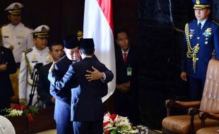 POLEMIK UU PILKADA : Buntut Sikap Golkar, SBY Instruksikan Demokrat Merapat ke KIH