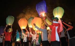 FOTO PELANTIKAN JOKOWI-JK : Solo Sambut Jokowi Presiden dengan Lampion