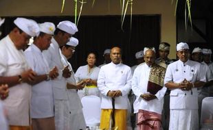 FOTO PELANTIKAN JOKOWI-JK : Umat Hindu Doakan Sambut Presiden Baru