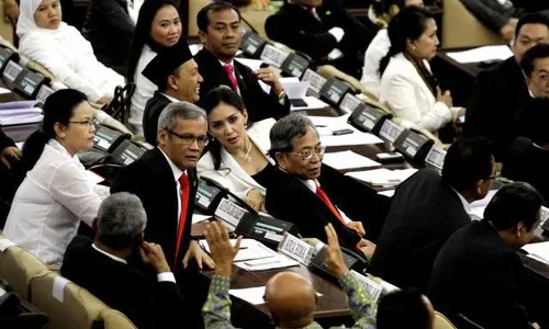 FOTO PEMILIHAN PIMPINAN MPR : Diinterupsi, Fraksi PDI Perjuangan Gerah