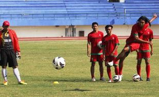 FOTO PERSIS VS MARTAPURA FC : Persis Solo Berlatih Hadapi Martapura FC