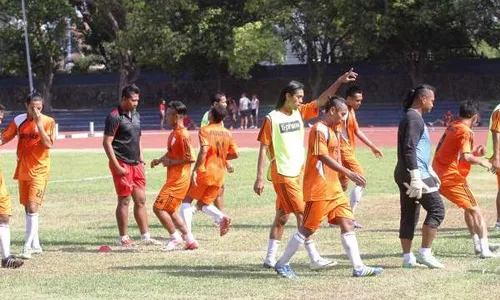 BABAK 8 BESAR DIVISI UTAMA : Persis Solo Diserang Suporter Pusamania Borneo FC, PT LI Lepas Tangan