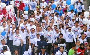 FOTO TERIMA KASIH SBY : Ribuan Orang Jalan Sehat Terima Kasih SBY