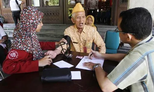 FOTO TOKO MODERN : Alfamart Salurkan Rp1,2 Miliar ke 1.000 Veteran