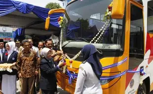 FOTO UNIBA SOLO : Bus Kampus Uniba Resmi Beroperasi