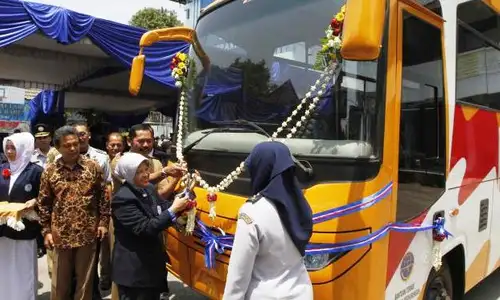 FOTO UNIBA SOLO : Bus Kampus Uniba Resmi Beroperasi