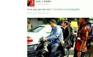 TRENDING SOSMED : Foto Jokowi Naik Motor Hebohkan Twitter