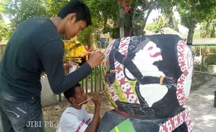 Mural Sudah Biasa, Bagaimana dengan Melukis Pot?