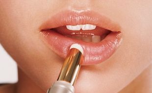 TIPS KECANTIKAN : Inilah 5 Manfaat Lain dari Lip Balm