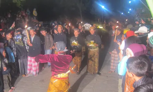 Meriah! Sedekah Gunung Merapi di Selo Nanggap Campursari dan Gambyong