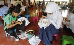 FESTIVAL LAWEYAN 2014 : Diskon 25% Tak Maksimal Tarik Minat Konsumen