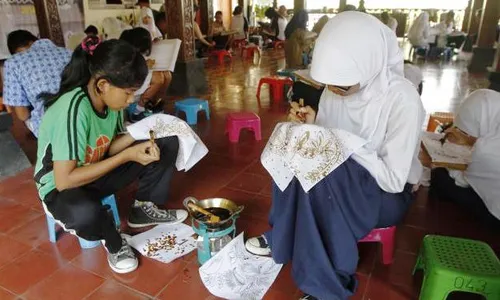 FESTIVAL LAWEYAN 2014 : Diskon 25% Tak Maksimal Tarik Minat Konsumen