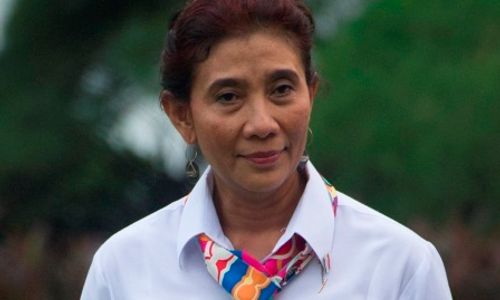 KABINET JOKOWI-JK : Susi Pudjiastuti Gandeng TNI AL untuk Proteksi Laut Indonesia