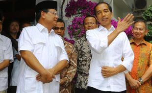 PRESIDEN JOKOWI : Jokowi Sebut Nama Prabowo, Sang Jenderal Memberi Hormat