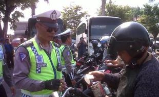 RAZIA SRAGEN : 226 Pejalan Kaki dan PKL Kena Tegur dalam Operasi Patuh