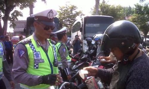 RAZIA SRAGEN : 226 Pejalan Kaki dan PKL Kena Tegur dalam Operasi Patuh