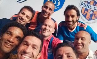  ULAH LEGENDA SEPAK BOLA : Begini Gaya Para Legenda Sepak Bola Saat Berfoto Selfie Bersama