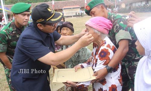 Pembuatan Jalan oleh TNI di Kulonprogo Disidak