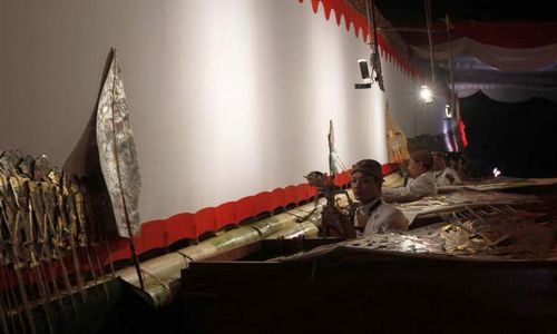 WAYANG KULIT : Pakeliran 45 Meter di Makorem Warastratama Bukukan Rekor Muri