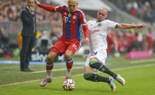 BAYERN MUNICH VS HANNOVER : 4 Gol Lewandowski-Robben Bawa Bayern Taklukkan Hannover