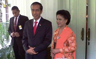 PELANTIKAN JOKOWI-JK : Kenakan Sanggul, Istri Jokowi Tampil Beda