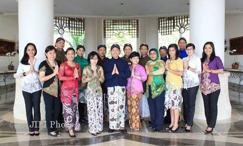 HUT JOGJA : Pria Asal Meksiko Ini Bangga Berpakaian Adat Jogja