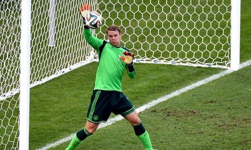 JELANG POLANDIA VS JERMANNeuer Sandang Ban Kapten Der Panzer