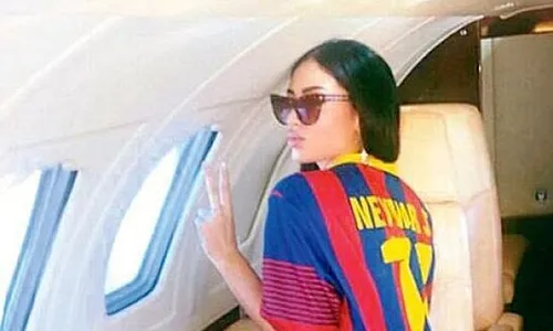  ULAH NEYMAR : Neymar Kirim Jet Pribadi Demi Ingin Bertemu Model Seksi Ini