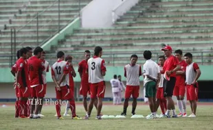 8 BESAR DIVISI UTAMA : Persis Mulai Poles Taktik