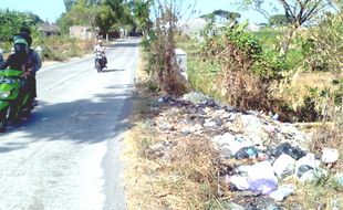 IRIGASI DI BOYOLALI : Sampah Sumbat Aliran Irigasi, Petani Teras Kelimpungan