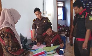 KORUPSI DI WONOGIRI : Kantor BKK Eromoko Digeledah, Kejari Sita Sertifikat Tanah