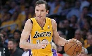 NBA 2014 : Alami Cedera Punggung, Poin Guard LA Lakers Absen Semusim