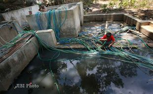 FOTO KESULITAN AIR BERSIH : Bak Penampungan di Sendang Padokan 